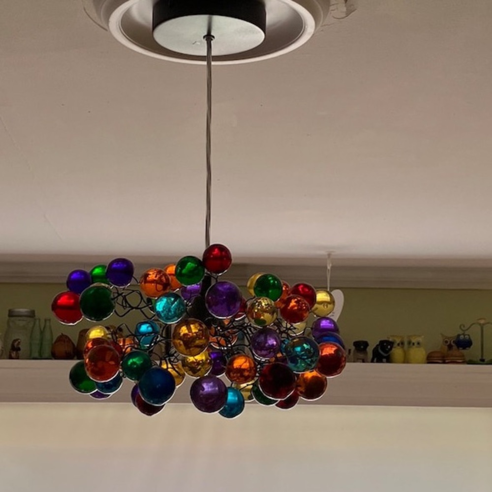 Multicolored bubble chandelier with movable arms